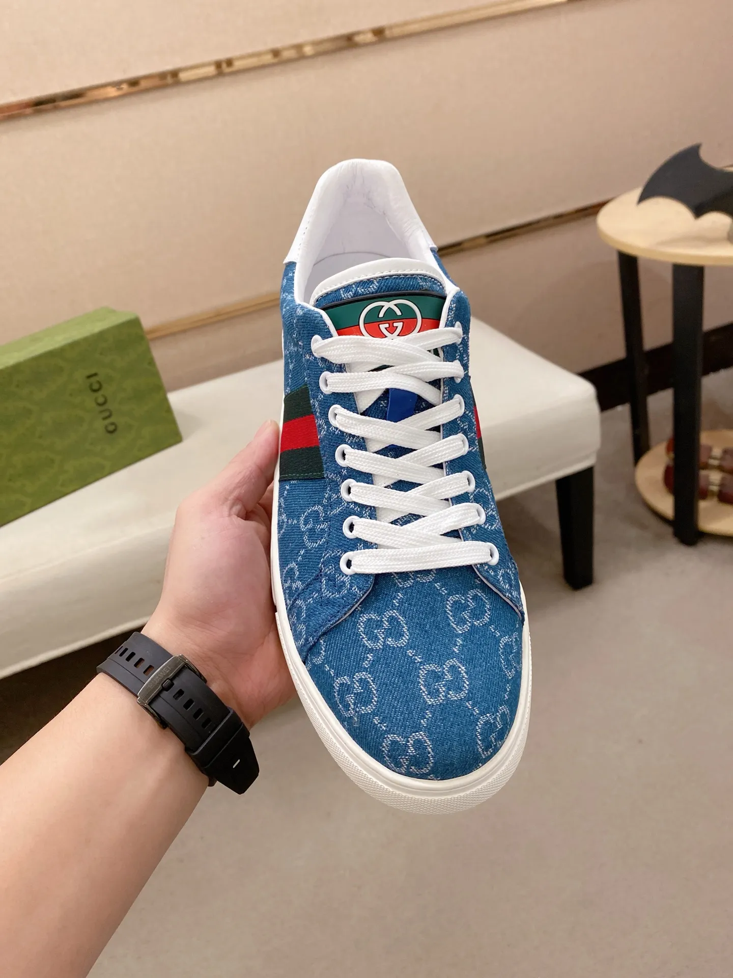 Factory price: 460💰 (GUCCI) The latest model from the official website 🎁🎁Casual and fashionable men's shoes👟, hot style 💥The version is simple and elegant, exclusive for trendy men. Unique official website latest brand elements 👑Gucci original decoration, fashionable and generous, the fabric is original cowhide ✅sheepskin lining, the official website specifies wear-resistant casual outsole, the classic model is taken in kind at the counter🎬38-44 (45 is not returned or exchanged)